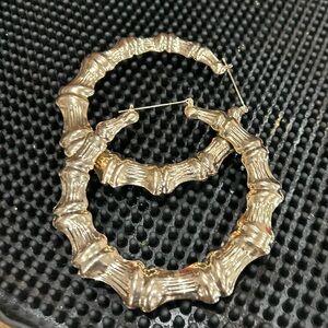 📌 📍 - 🔥 Fire Celebrity wornJenn Shah Yellow Gold silver Polished Hoop Earrings